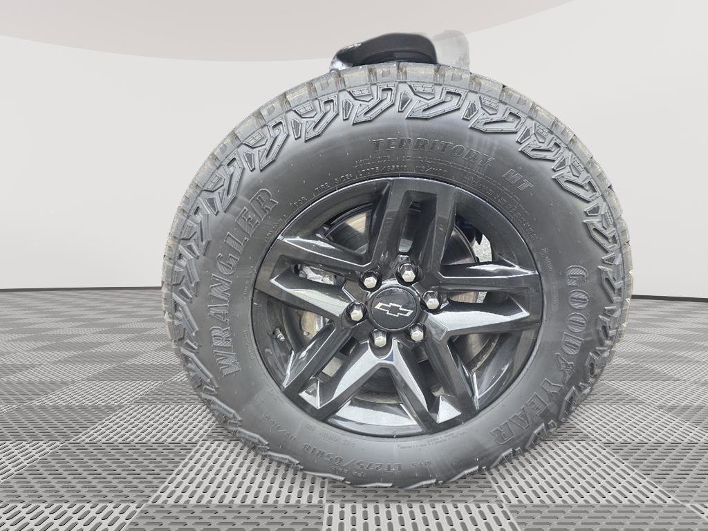 Used 2025 Chevrolet Silverado 1500 Custom Trail Boss w/ Dark Appearance Package image 12