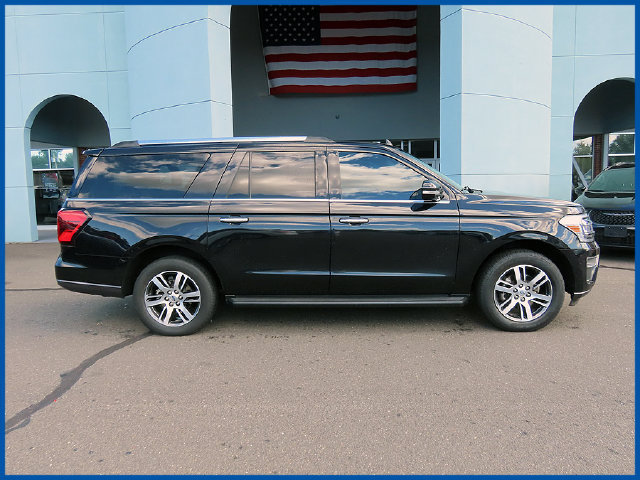 Used 2024 Ford Expedition Max Limited AWD/4WD image 2