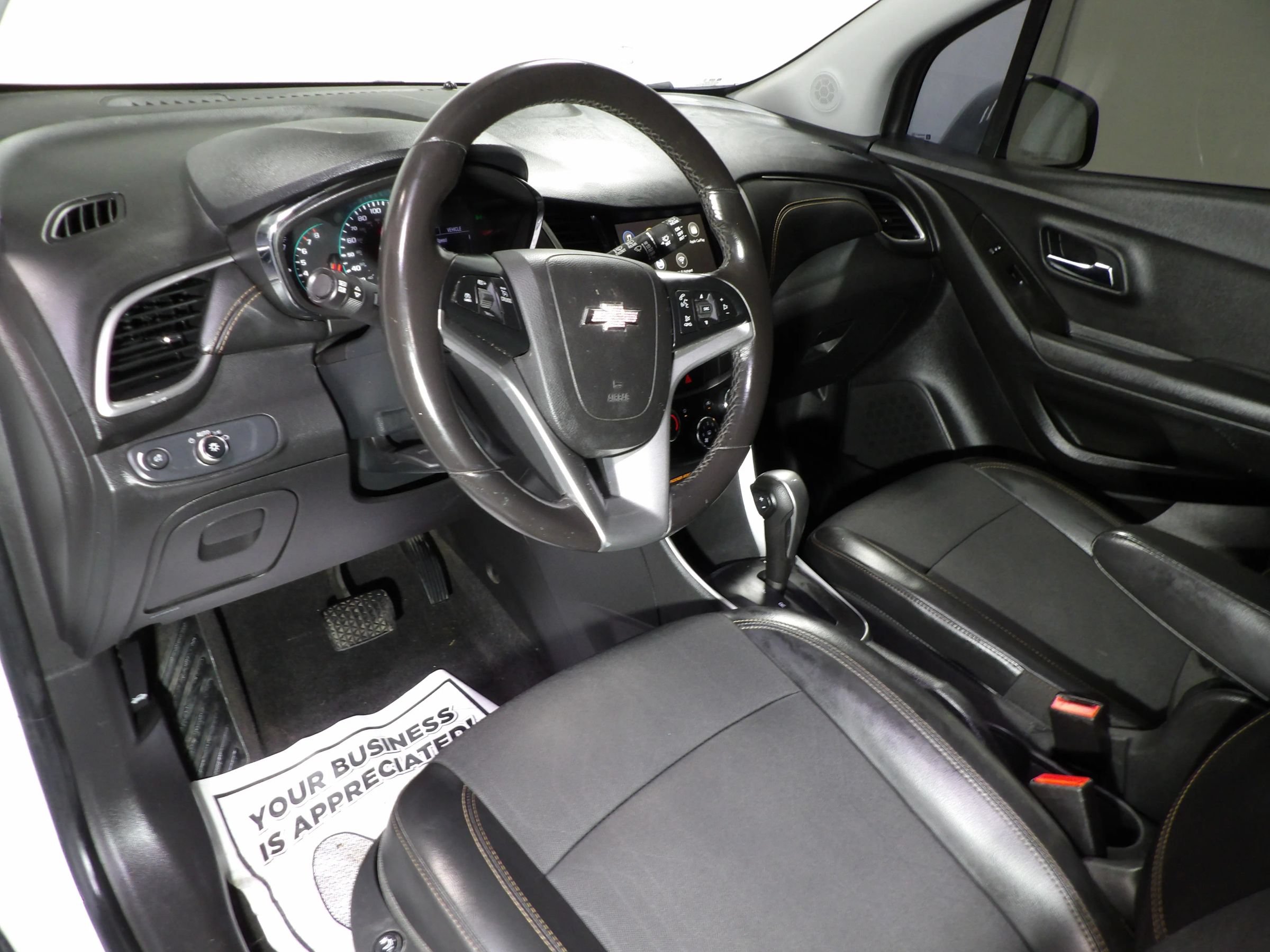Used 2019 Chevrolet Trax LT w/ LT Convenience Package FWD image 9