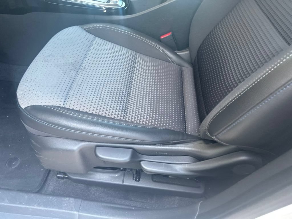 Used 2025 Chevrolet Trax LT FWD image 6