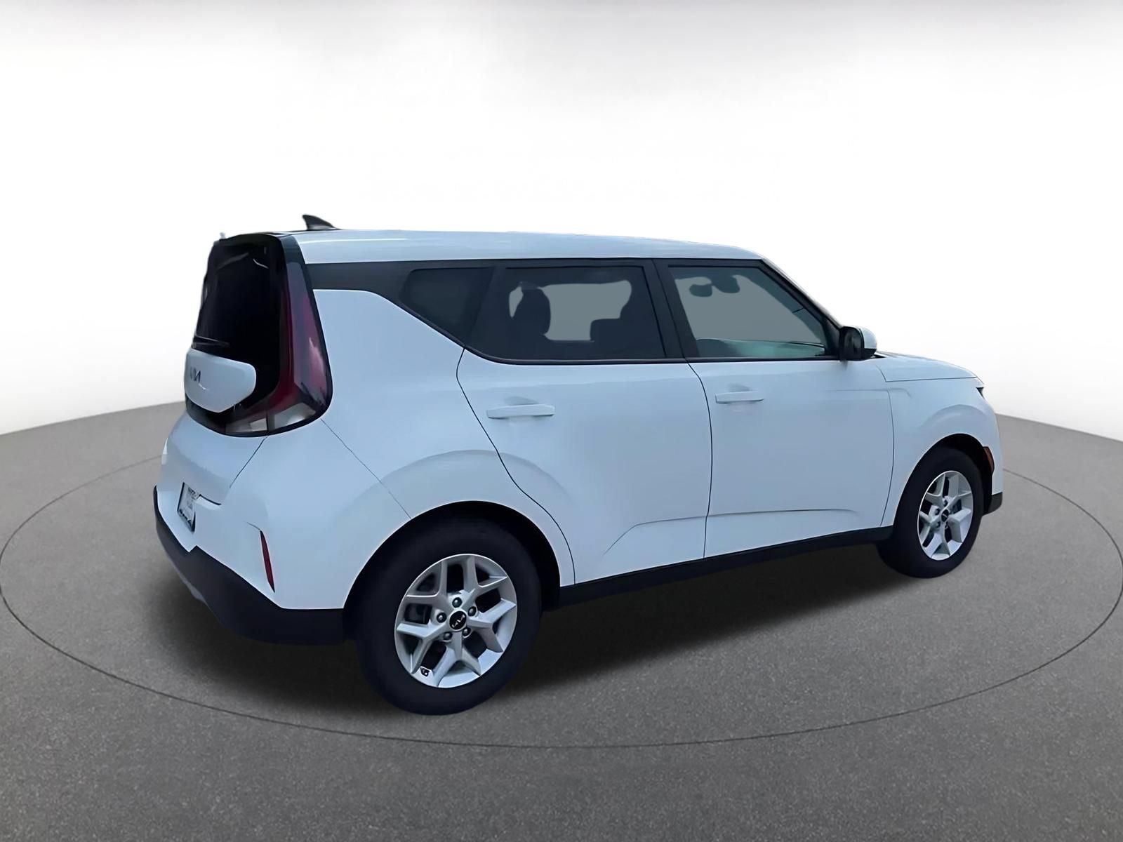 Used 2025 Kia Soul LX w/ LX Technology Package FWD image 15