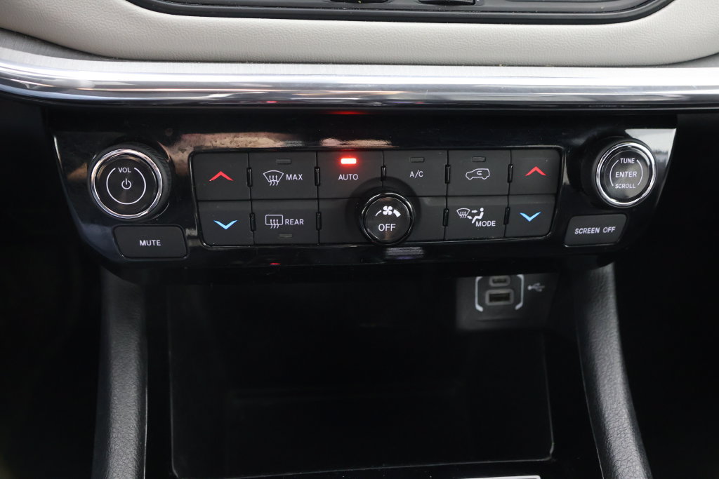 Used 2024 Jeep Compass Limited AWD/4WD image 15