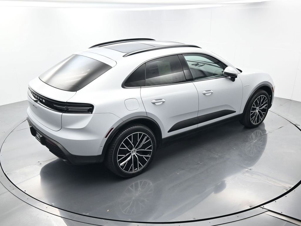 Certified 2025 Porsche Macan Electric image 41
