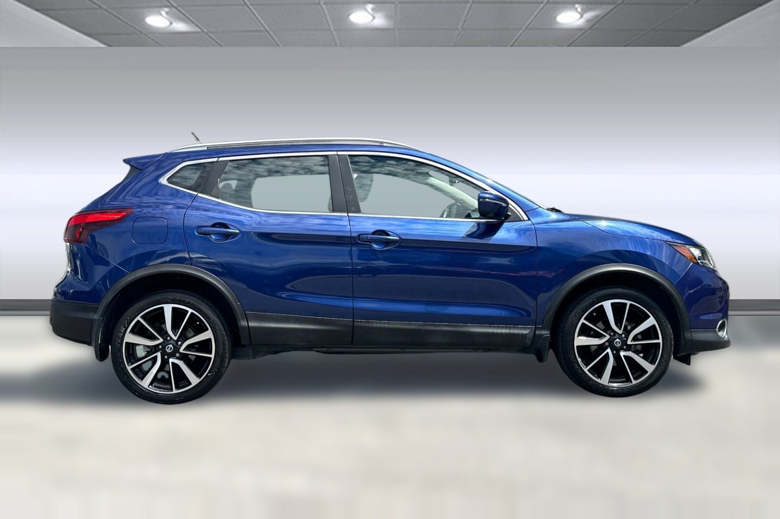 Used 2019 Nissan Rogue Sport SL w/ Premium Package FWD image 8