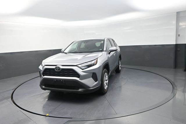 Used 2025 Toyota RAV4 LE AWD/4WD image 27