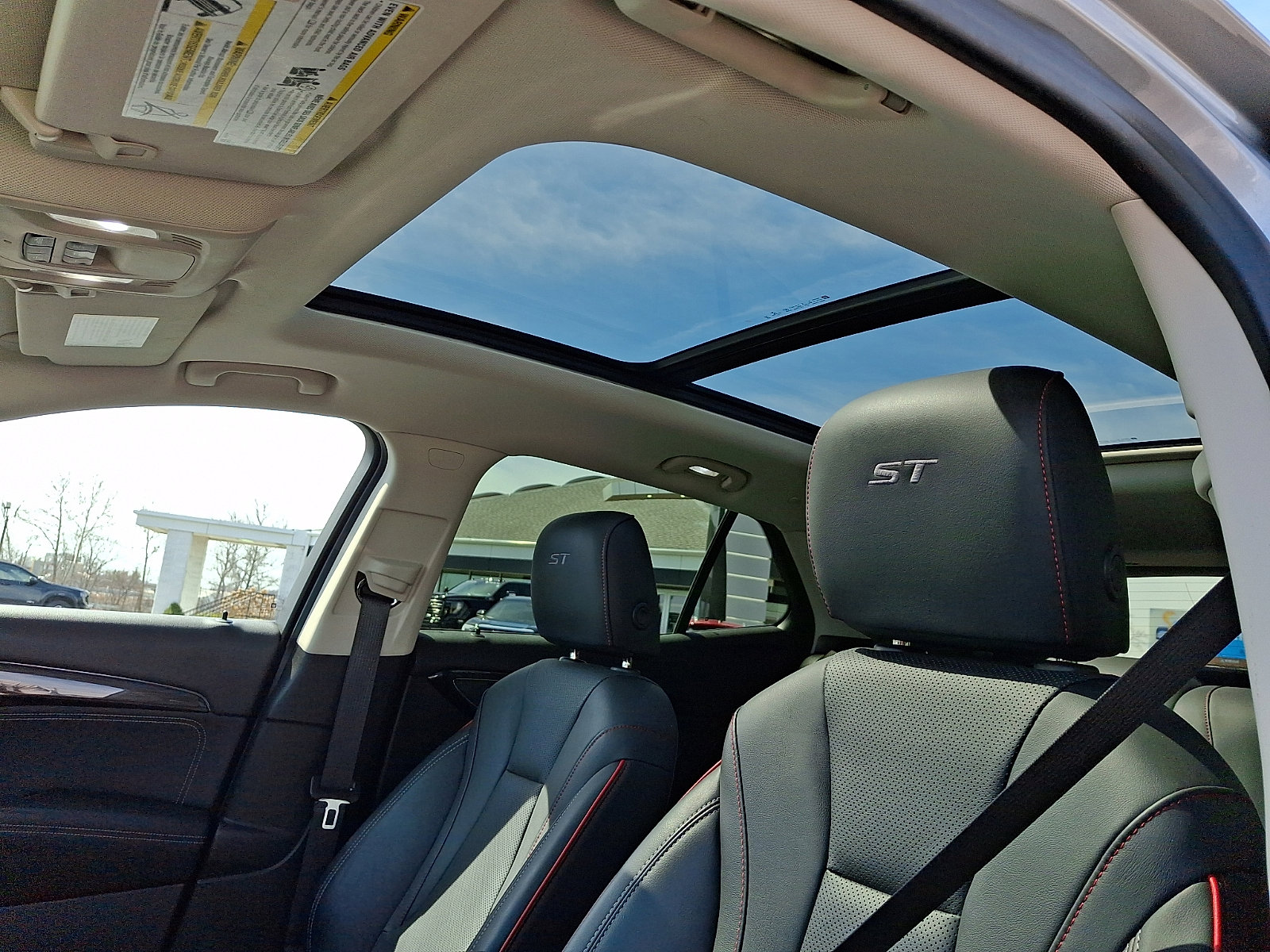 Used 2023 Buick Envision Essence w/ Sport Touring Package image 15