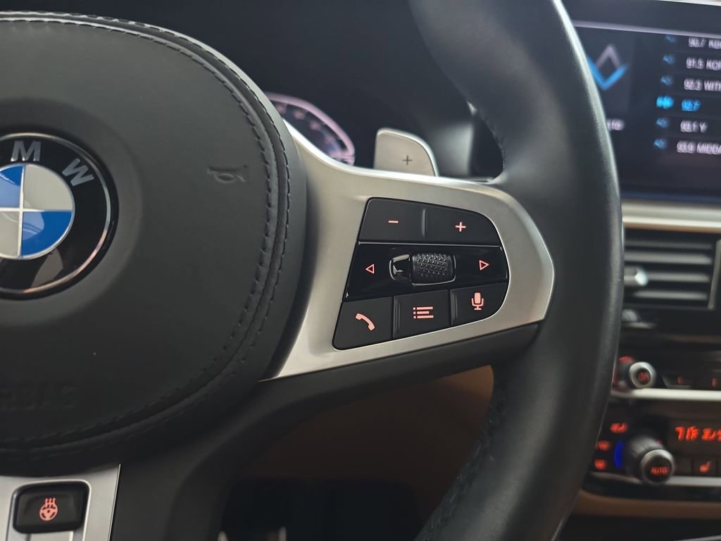 Used 2021 BMW 530e xDrive w/ M Sport Package AWD/4WD image 21