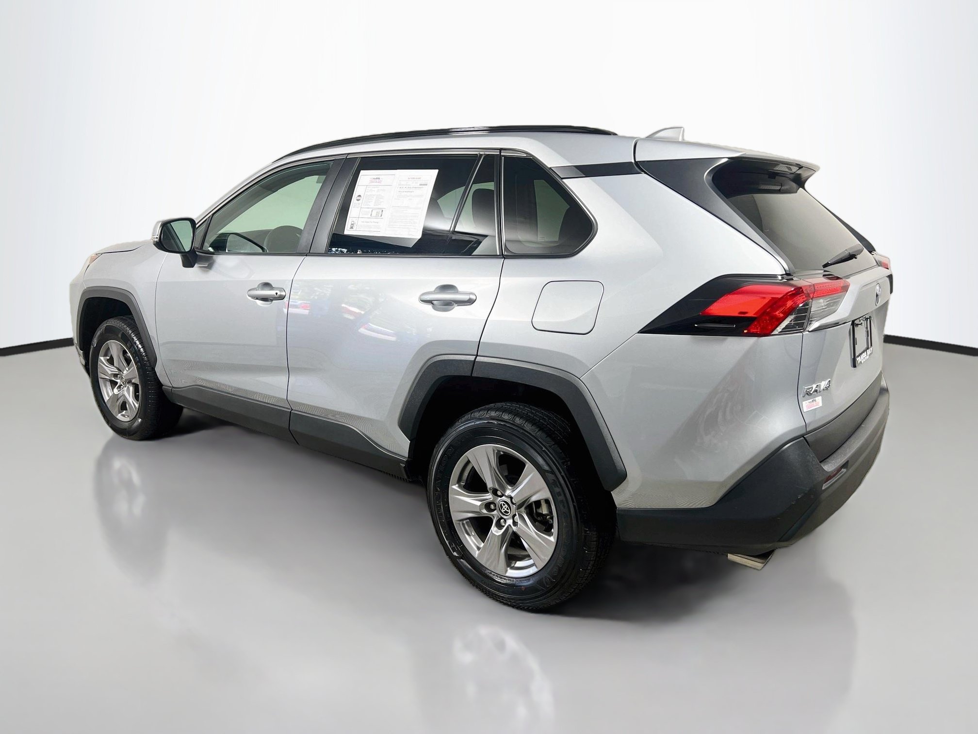 Used 2025 Toyota RAV4 XLE FWD image 8