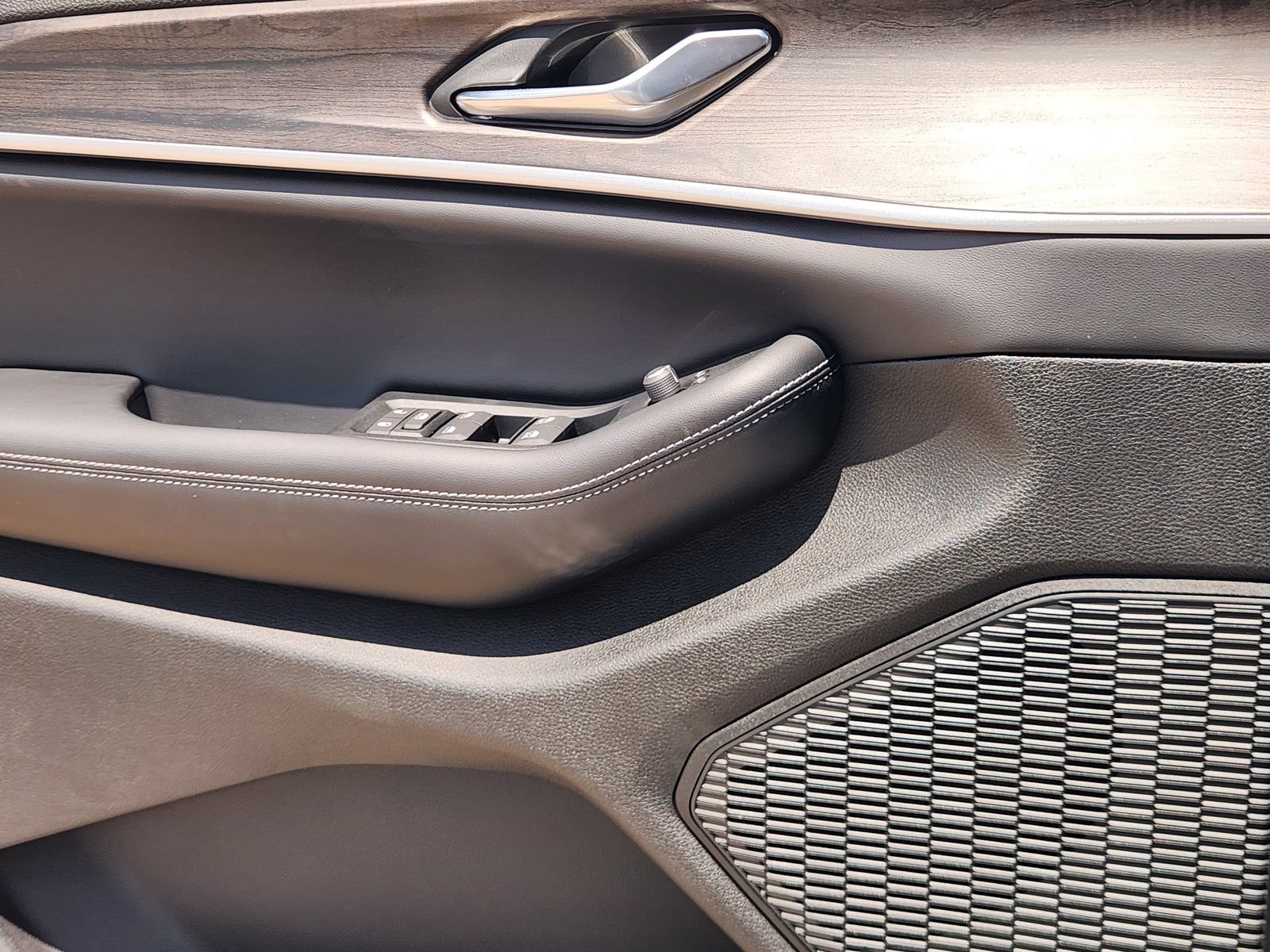 New 2026 Jeep Grand Cherokee Altitude RWD image 18