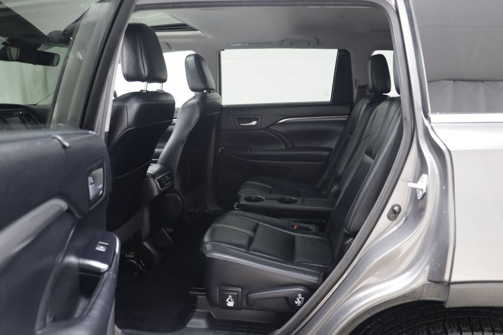 Used 2017 Toyota Highlander SE AWD/4WD image 14