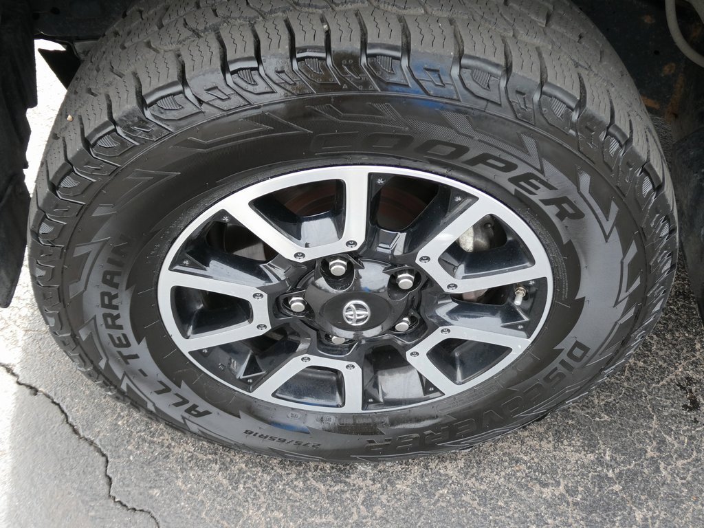 Used 2019 Toyota Tundra SR5 w/ TRD Off Road Package image 10