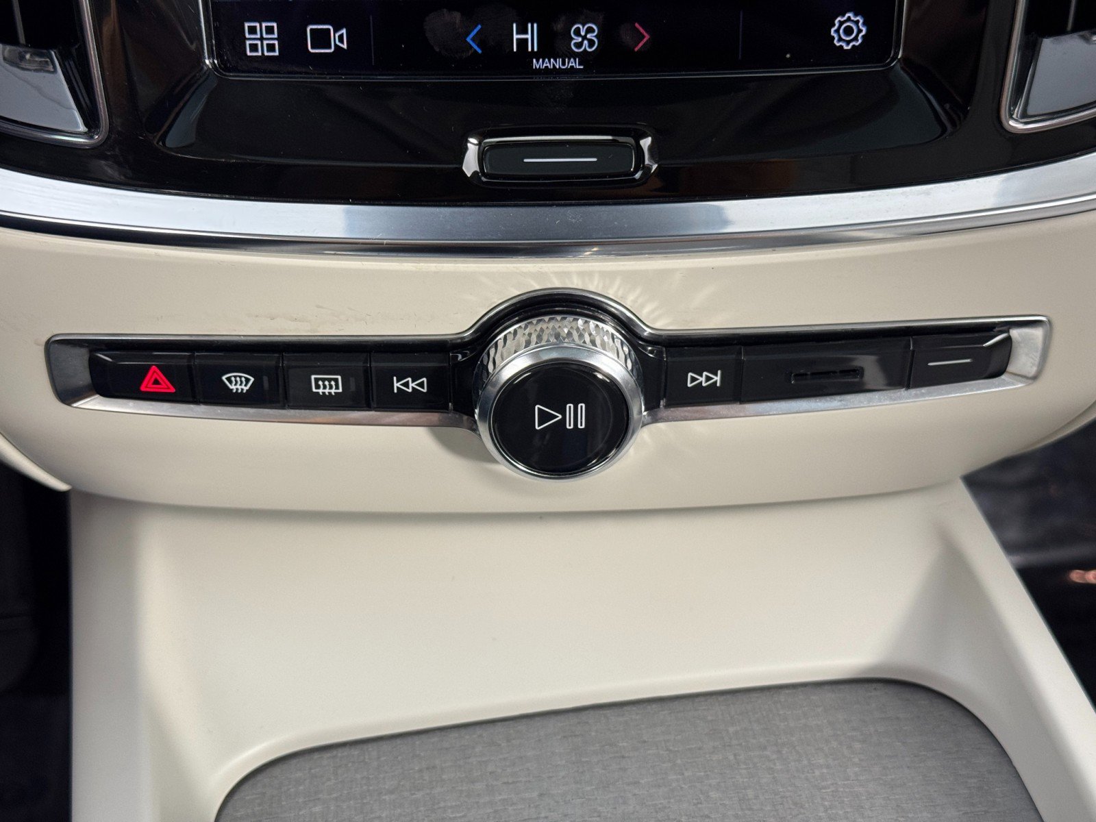 Used 2024 Volvo S60 B5 Plus w/ Protection Package Premier image 30