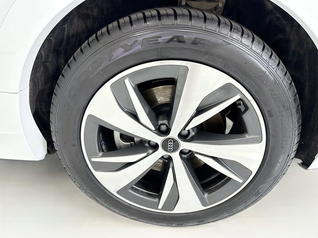 Used 2024 Audi Q8 e-tron Premium AWD/4WD image 30