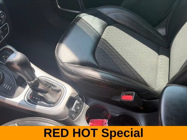 Used 2020 Jeep Compass Latitude w/ Cold Weather Group AWD/4WD image 27