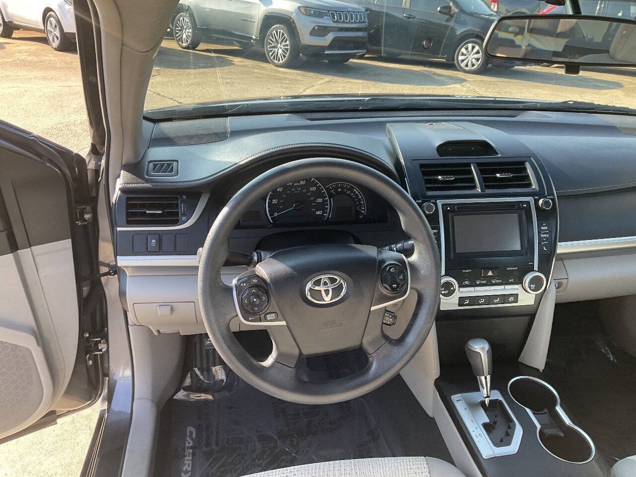 Used 2014 Toyota Camry LE FWD image 13