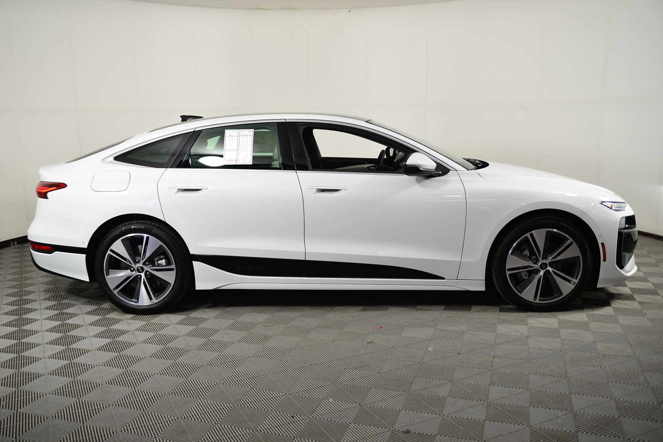 New 2025 Audi A6 e-tron Premium Plus image 7