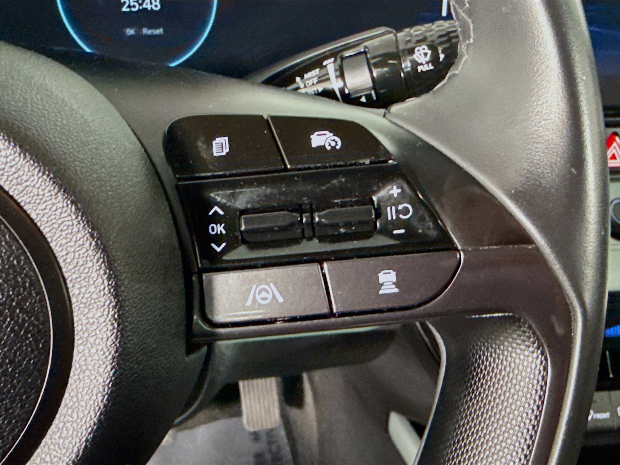 Used 2024 Hyundai Elantra Limited image 15