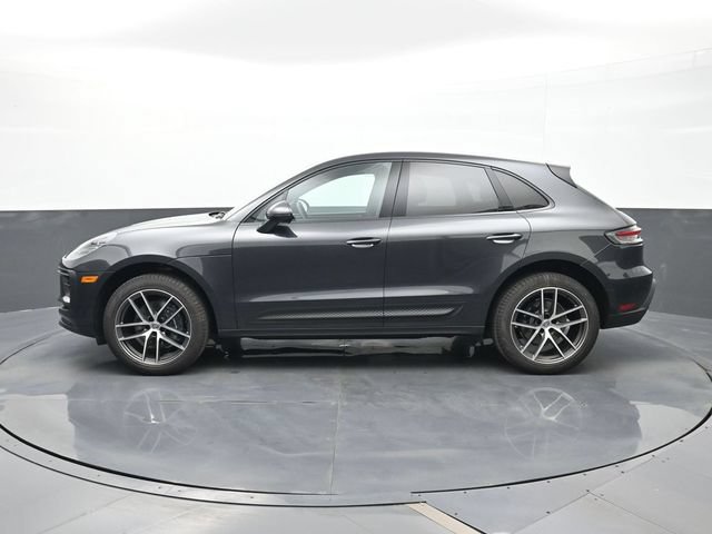 Certified 2025 Porsche Macan AWD/4WD image 2