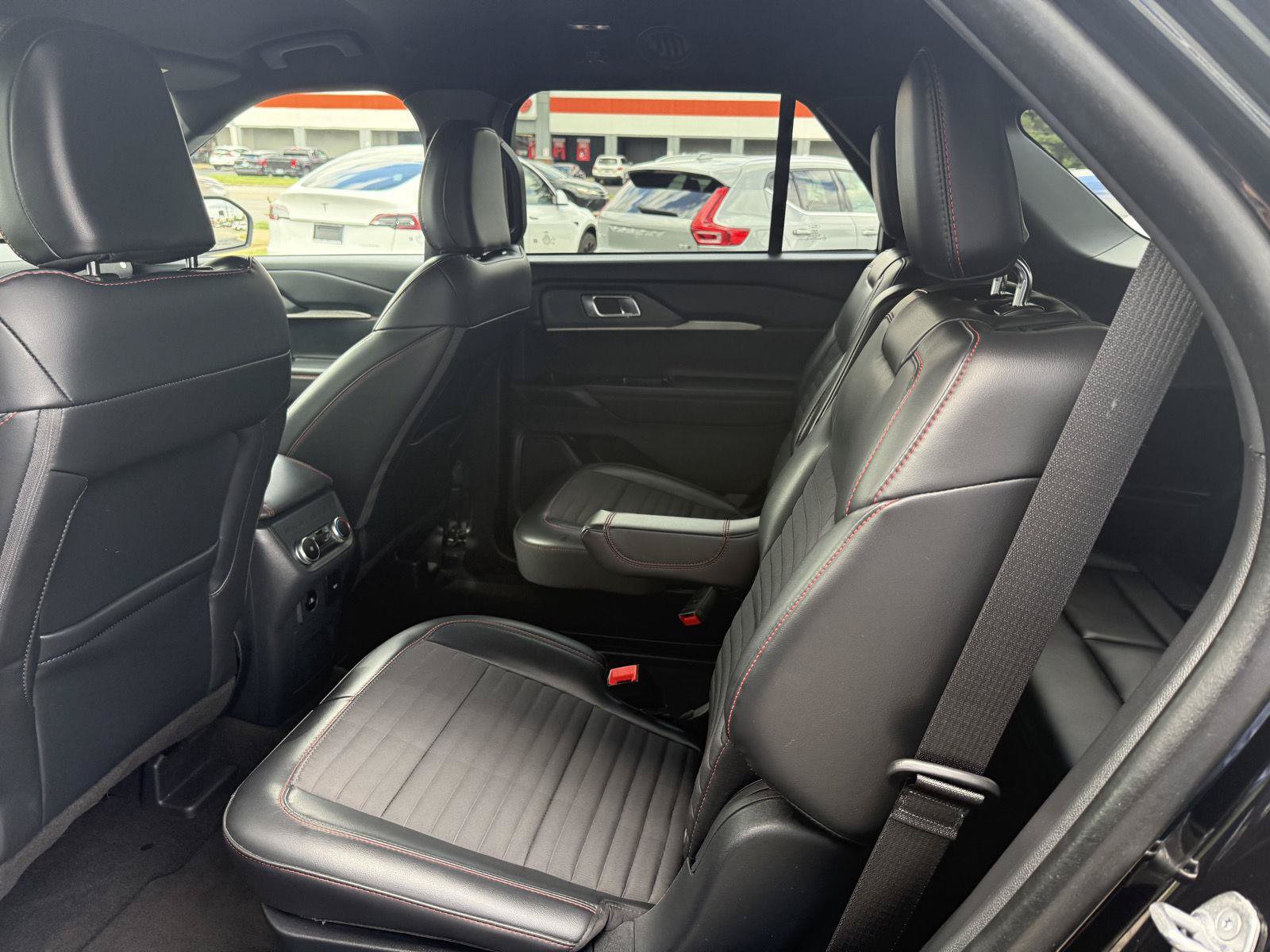 Used 2025 Ford Explorer ST-Line AWD/4WD image 32