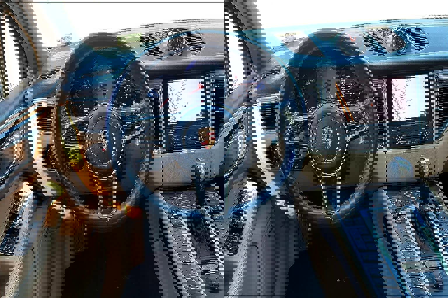 Used 2018 Porsche Macan S image 14