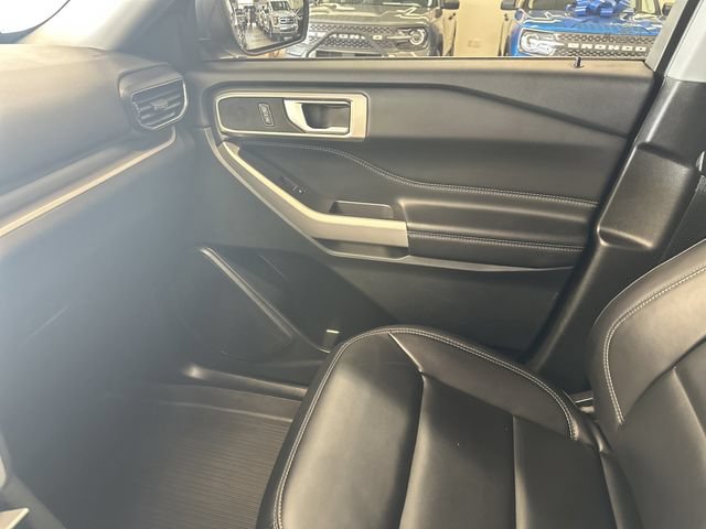 Used 2023 Ford Explorer XLT w/ Equipment Group 202A AWD/4WD image 26