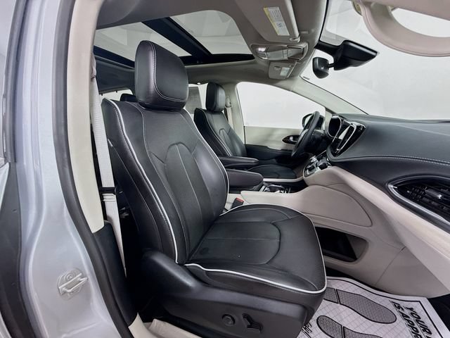 Used 2024 Chrysler Pacifica Limited FWD image 30