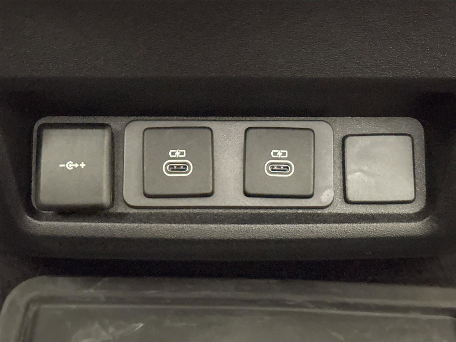 Used 2024 Land Rover Discovery S image 40