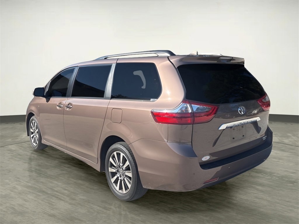 Used 2020 Toyota Sienna Limited Premium image 3