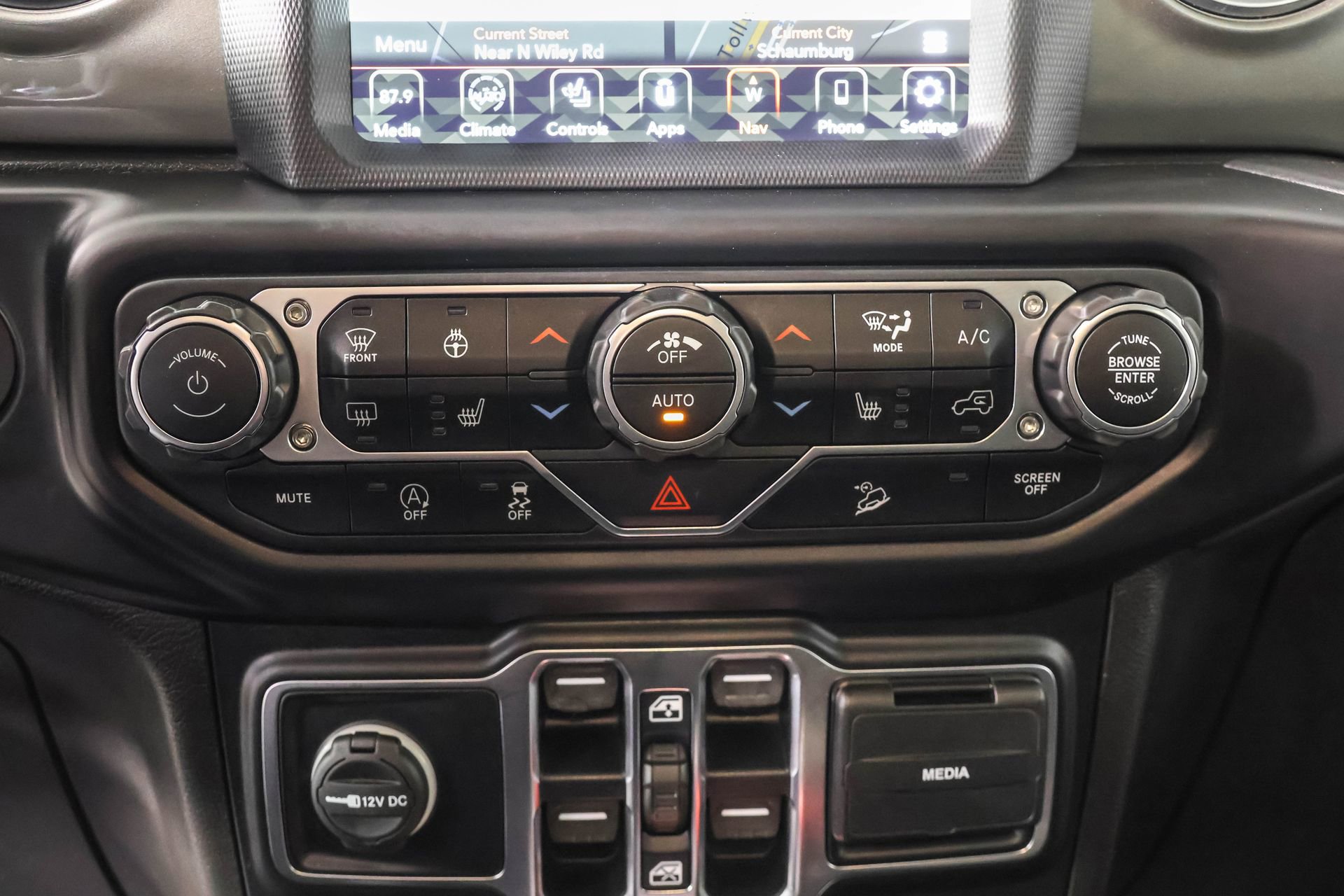 Used 2020 Jeep Wrangler Unlimited Sahara image 22