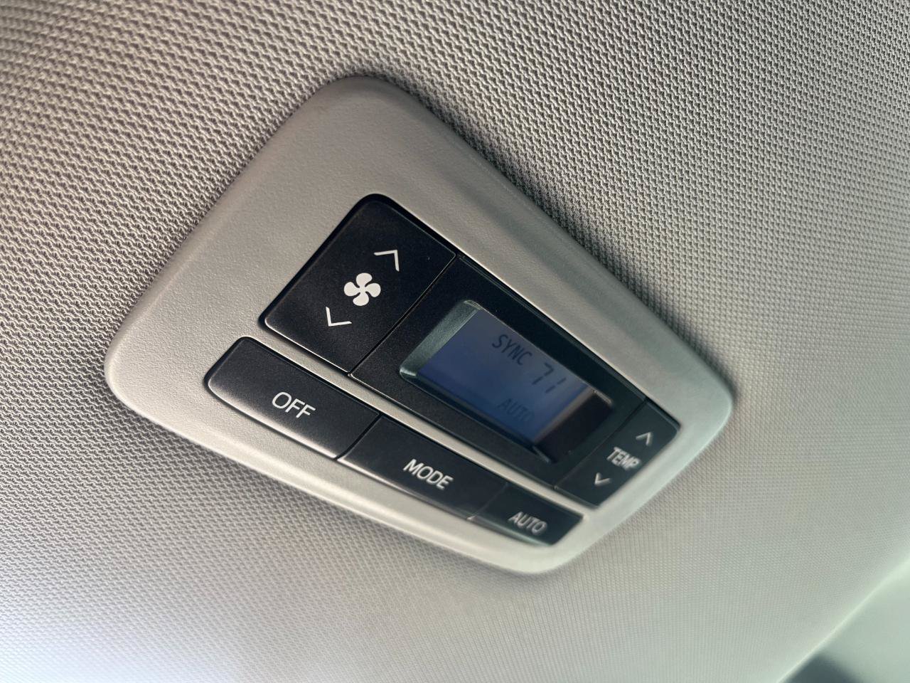 Used 2019 Toyota Sienna SE w/ SE Preferred Package FWD image 16