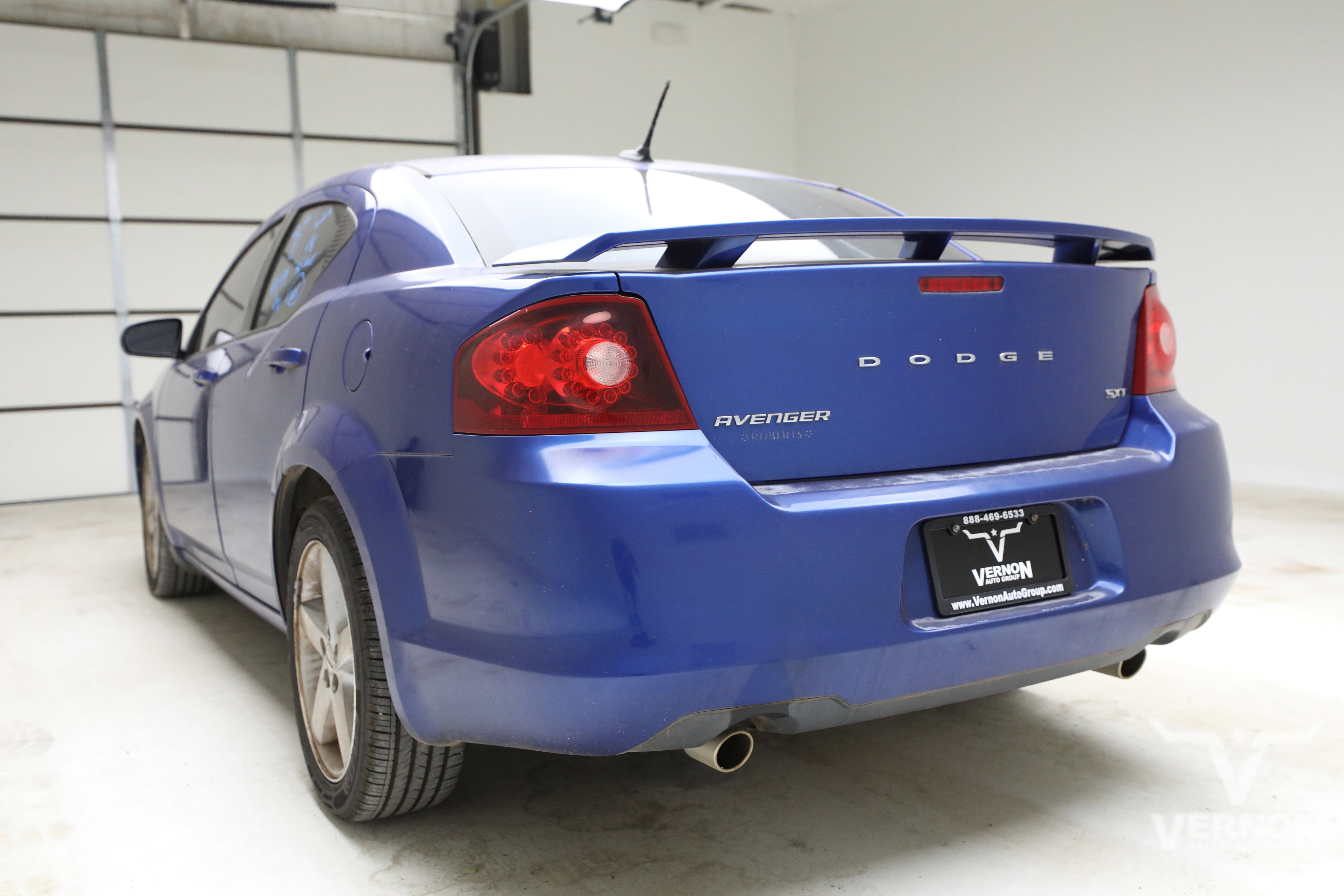 Used 2013 Dodge Avenger SXT w/ Sun/Sound Group image 2