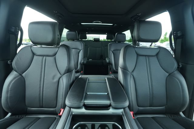 New 2026 Jeep Grand Wagoneer L Limited AWD/4WD image 43