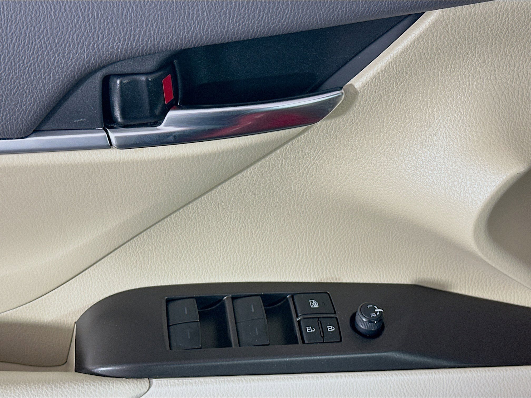 Used 2023 Toyota Camry LE image 15