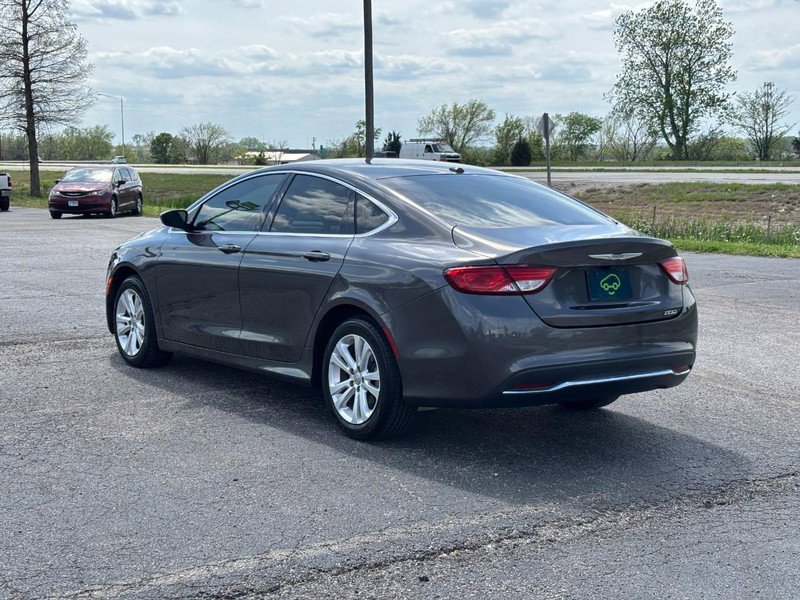 Used 2016 Chrysler 200 Limited w/ Convenience Group image 3