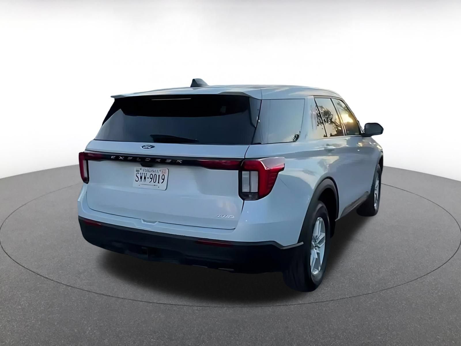 Used 2026 Ford Explorer Active AWD/4WD image 13