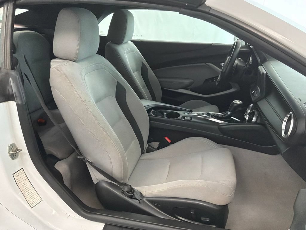 Used 2020 Chevrolet Camaro LT RWD image 27