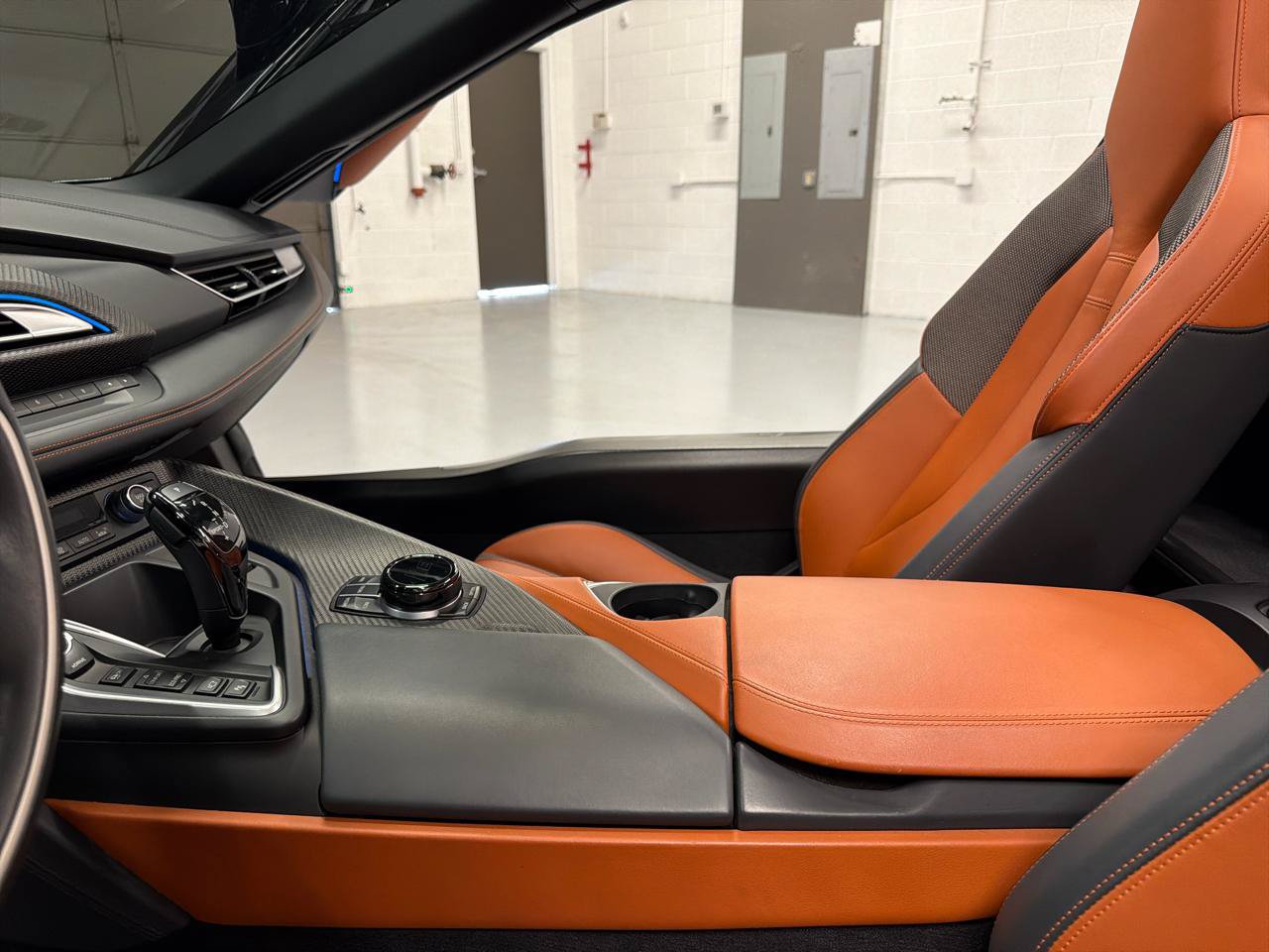 Used 2019 BMW i8 Roadster AWD/4WD image 22
