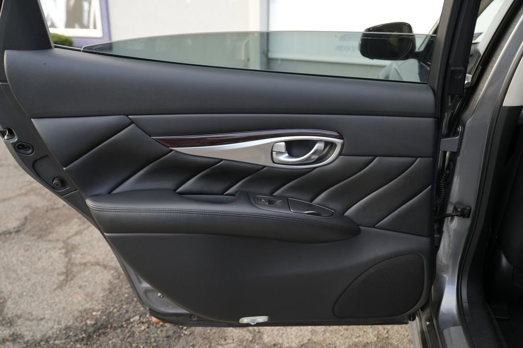 Used 2015 INFINITI Q70 L 3.7 RWD image 26