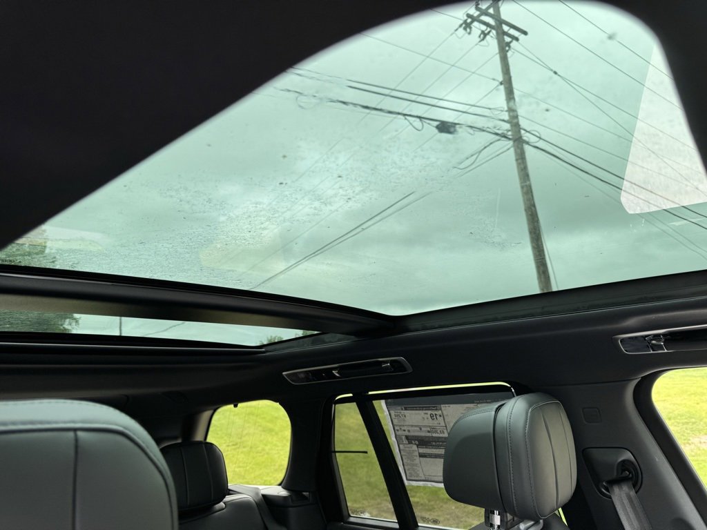 New 2025 Land Rover Range Rover SE image 29