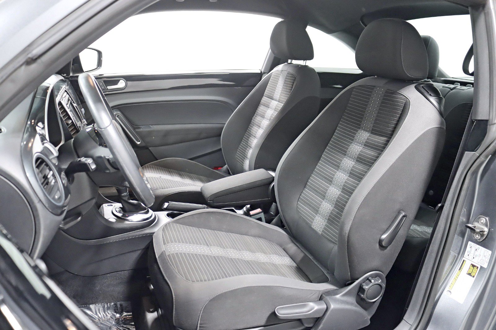 Used 2014 Volkswagen Beetle R-Line FWD image 24