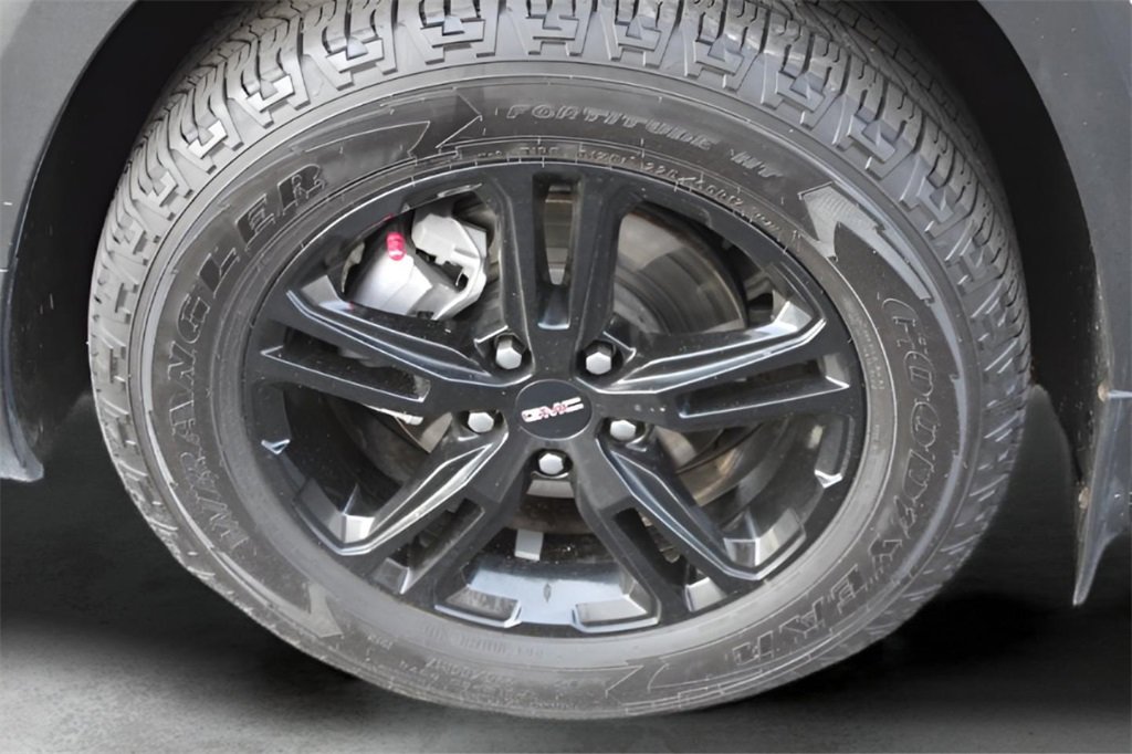 Used 2024 GMC Terrain AT4 image 28