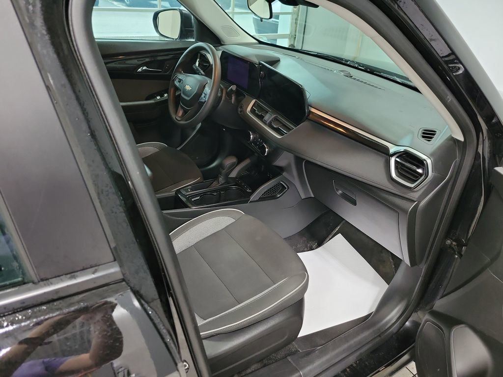 Used 2024 Chevrolet TrailBlazer LS image 25