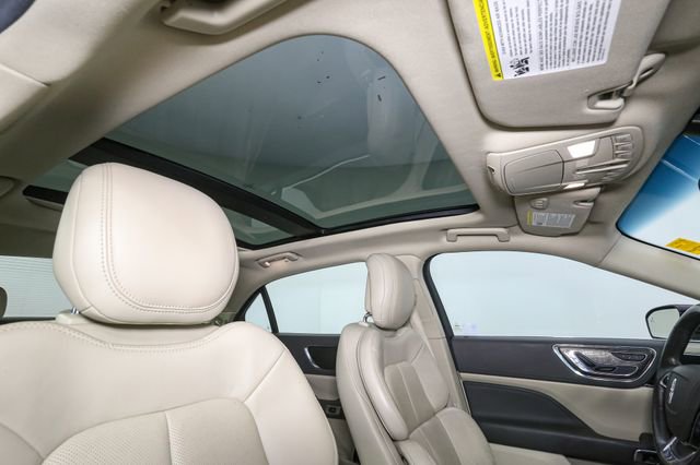 Used 2018 Lincoln Continental Select AWD/4WD image 17