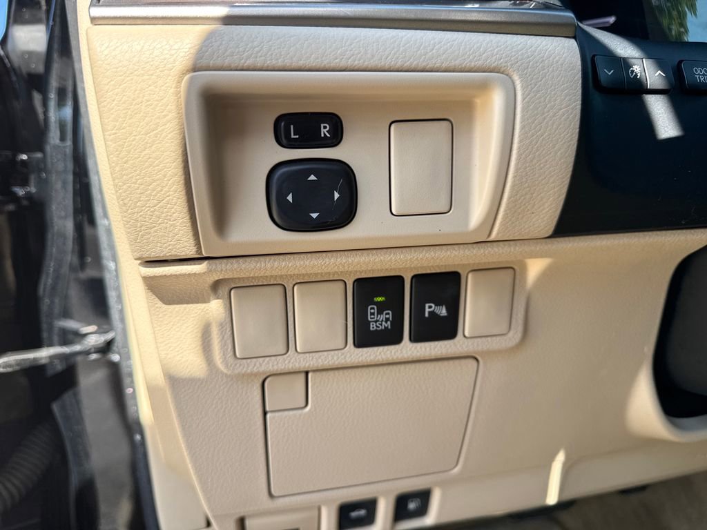 Used 2013 Lexus ES 350 w/ Luxury Pkg FWD image 12
