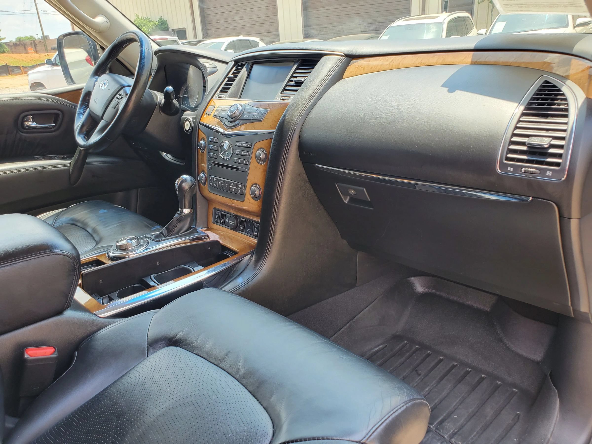 Used 2014 INFINITI QX80 4WD w/ Theater Package image 29