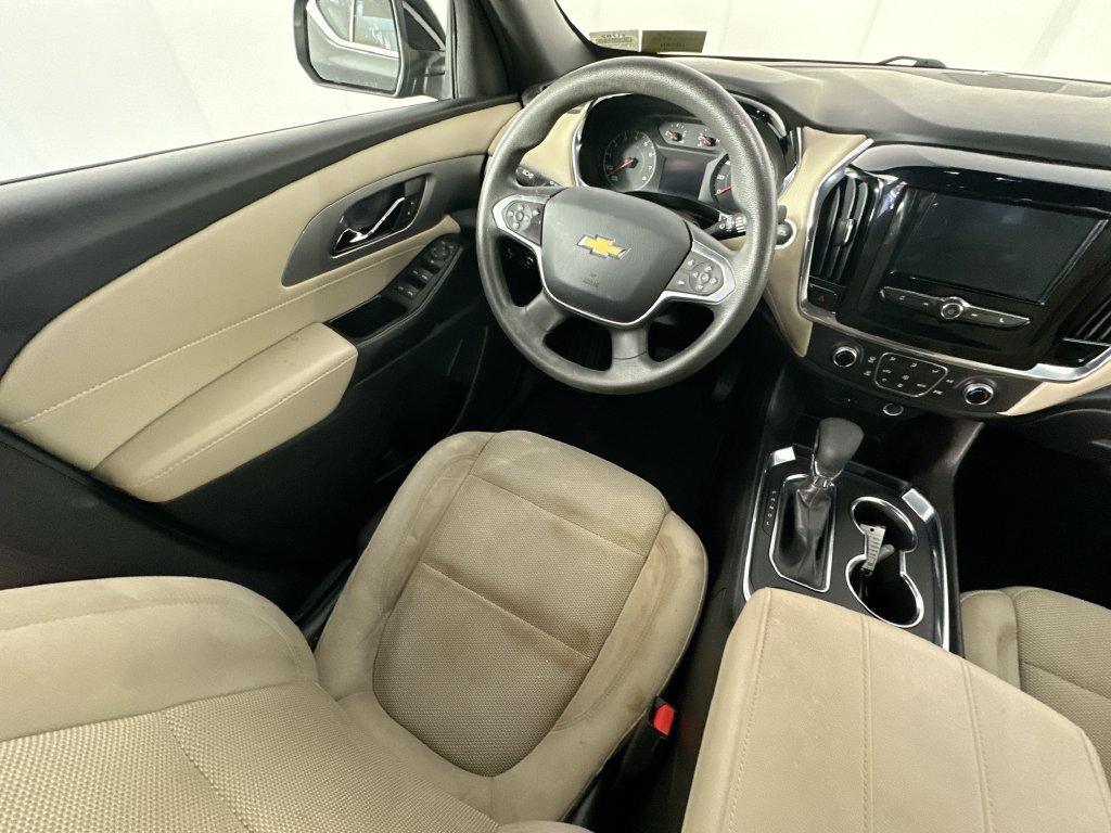Used 2023 Chevrolet Traverse LS FWD image 9