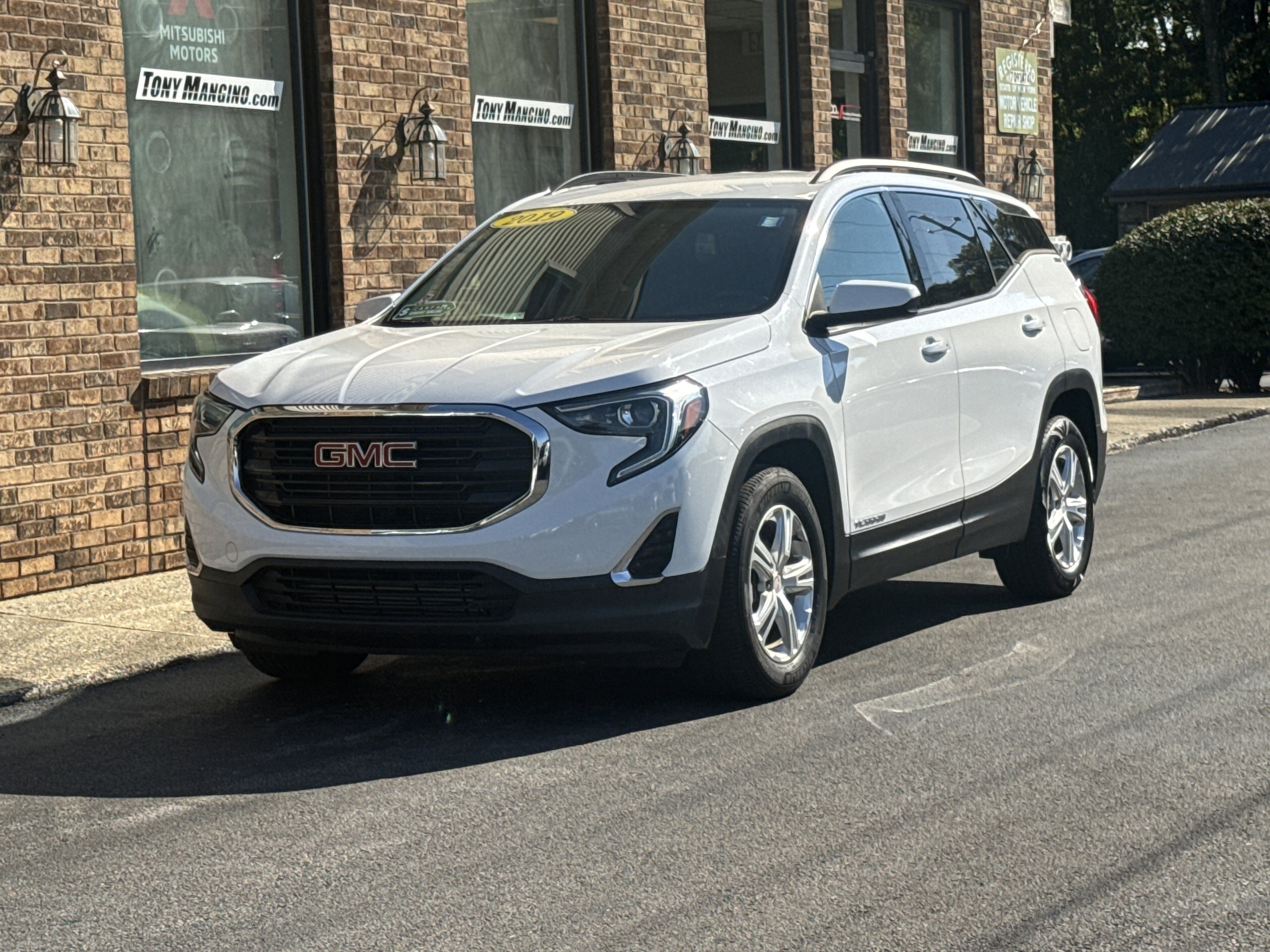 Used 2019 GMC Terrain SLE w/ Driver Convenience Package image 1