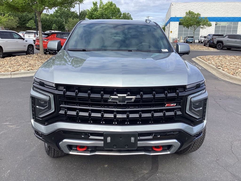 Used 2025 Chevrolet Suburban Z71 AWD/4WD image 4