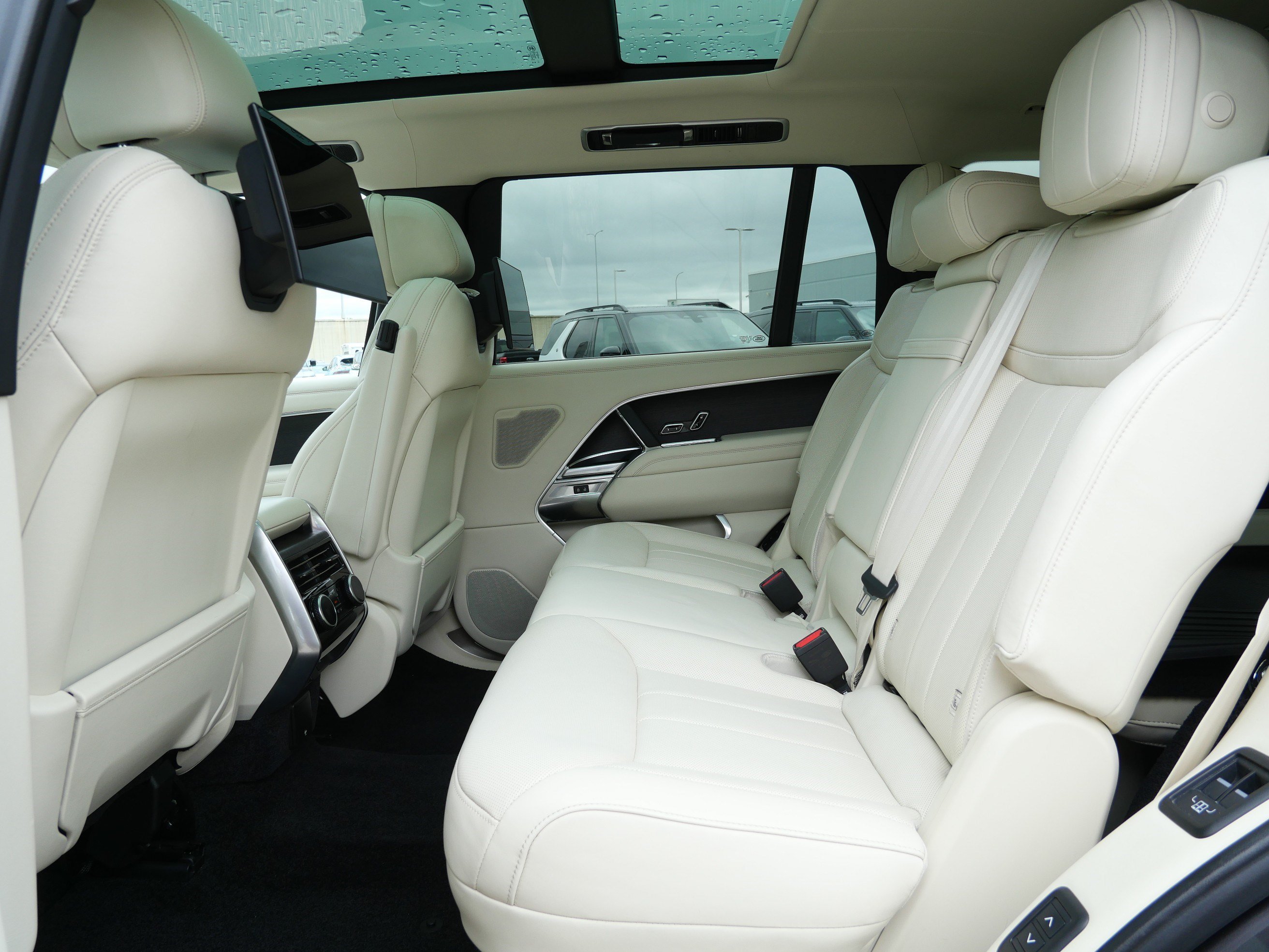 Used 2023 Land Rover Range Rover Long Wheelbase Autobiography AWD/4WD image 16