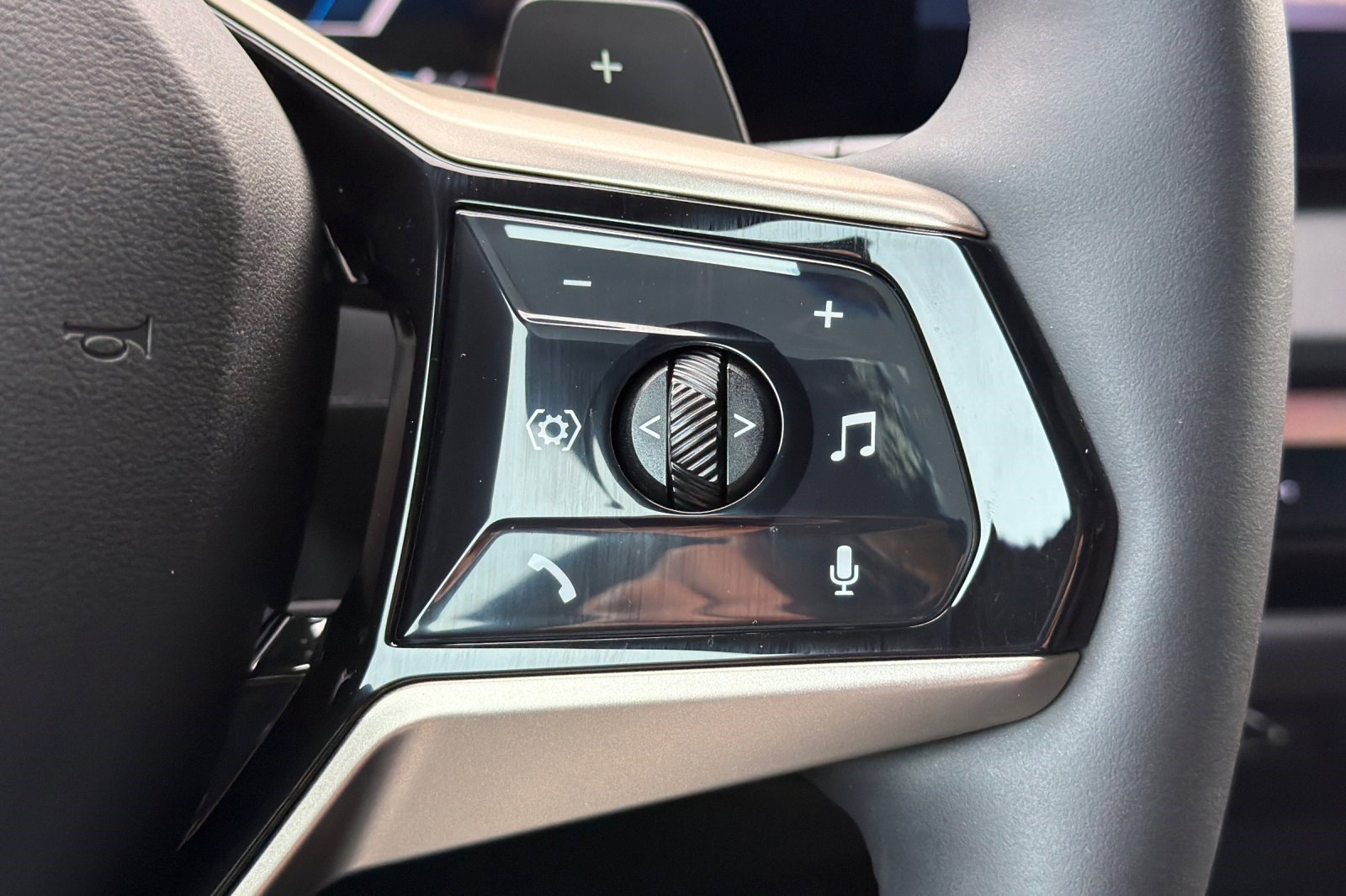 Used 2025 BMW X3 xDrive30i w/ Convenience Package image 32